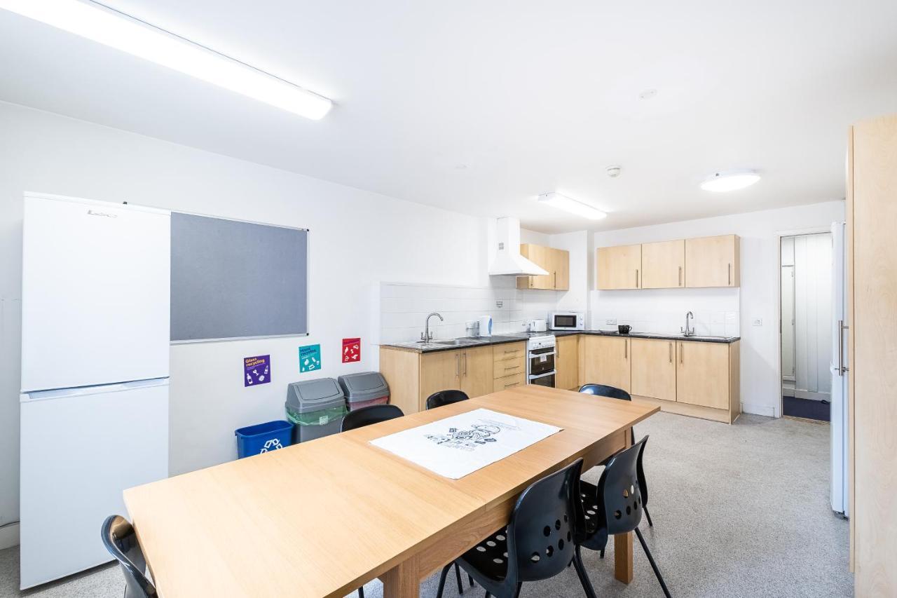 1 Night Free Comfortable Ensuite Rooms, Gillingham - Sk Hoo ภายนอก รูปภาพ