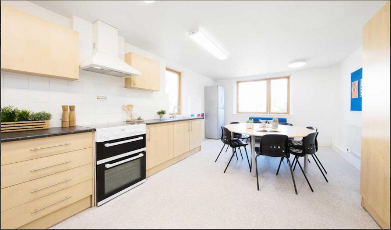 1 Night Free Comfortable Ensuite Rooms, Gillingham - Sk Hoo ภายนอก รูปภาพ