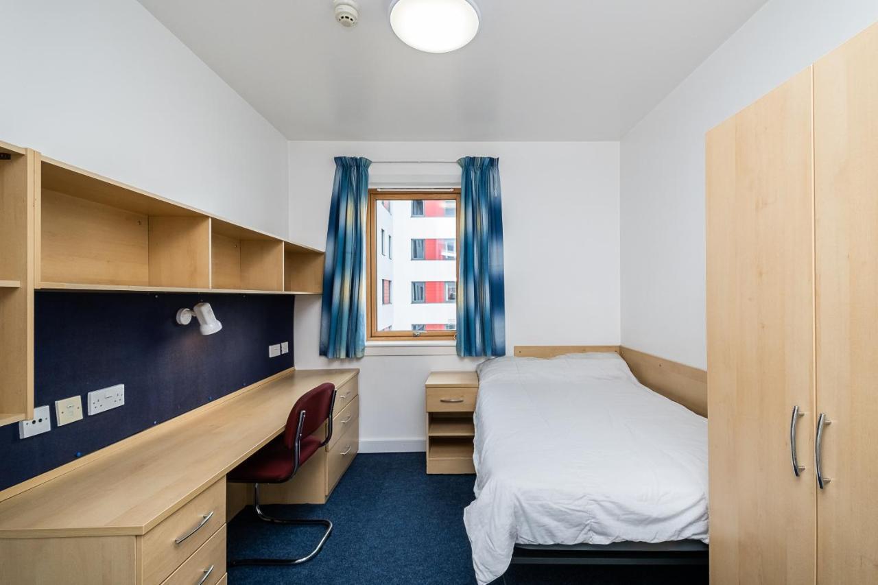 1 Night Free Comfortable Ensuite Rooms, Gillingham - Sk Hoo ภายนอก รูปภาพ