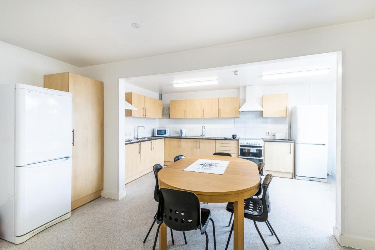 1 Night Free Comfortable Ensuite Rooms, Gillingham - Sk Hoo ภายนอก รูปภาพ