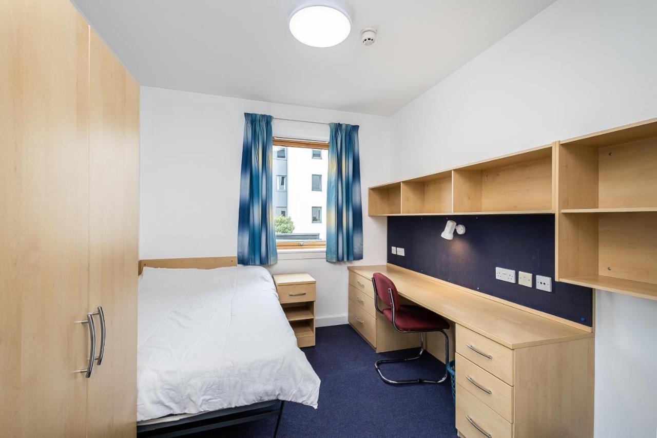 1 Night Free Comfortable Ensuite Rooms, Gillingham - Sk Hoo ภายนอก รูปภาพ